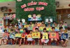 Các bé hân hoan với sản phẩm của mình