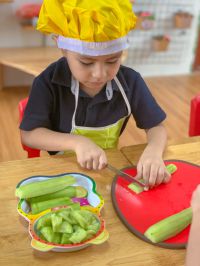 Thái dưa chuột thôi