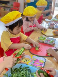 Thái dưa chuột thôi