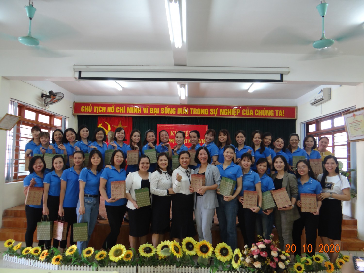 Chúc mừng ngày Phụ nữ Việt Nam 20/10