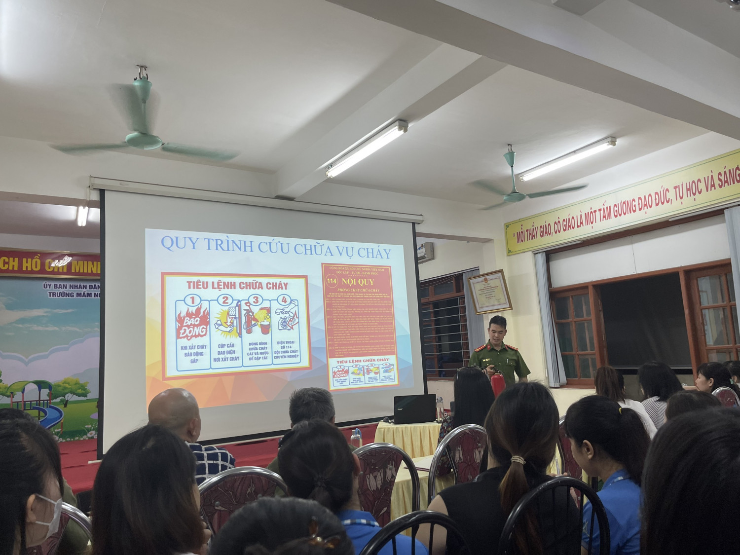 TẬP HUẤN PCCC- CHCN TẠI TRƯỜNG MẦM NON ÁNH DƯƠNG