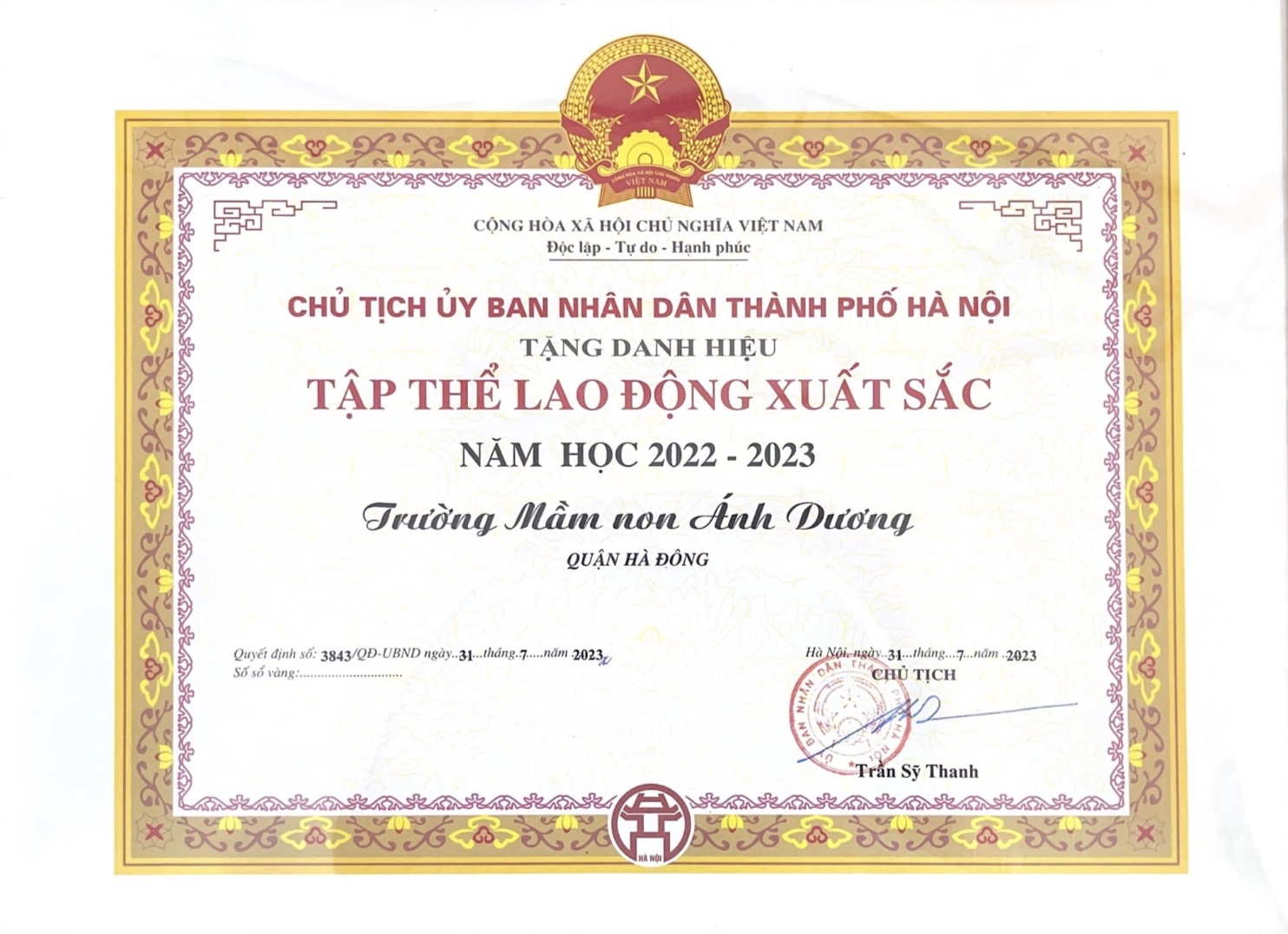 Đơn vị lao đông Tiên tiến Xuất sắc